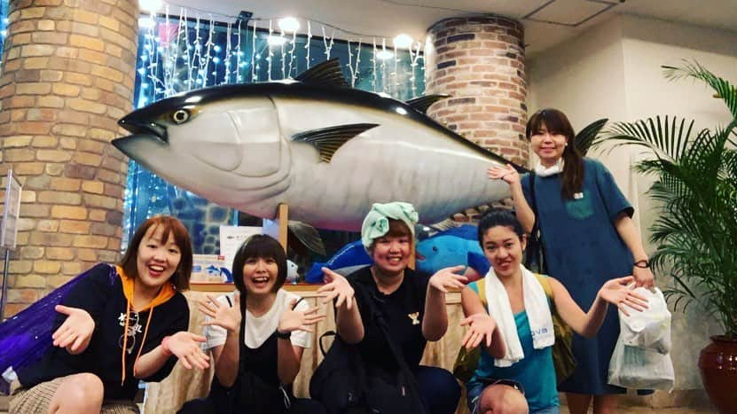 藤本友美さんのインスタグラム写真 - (藤本友美Instagram)「海①  今年もLINEグループ名 「超しんゆう」 で海に行くことができました！ この一日で今年の夏が 超楽しかったって言える！超最高！ でも周り大学生の男女のグループ ばっかりで超恥ずかしかった！  #夏 #海 #三浦海岸 #30代 #超 #親友」8月21日 23時53分 - teambananafujimoto