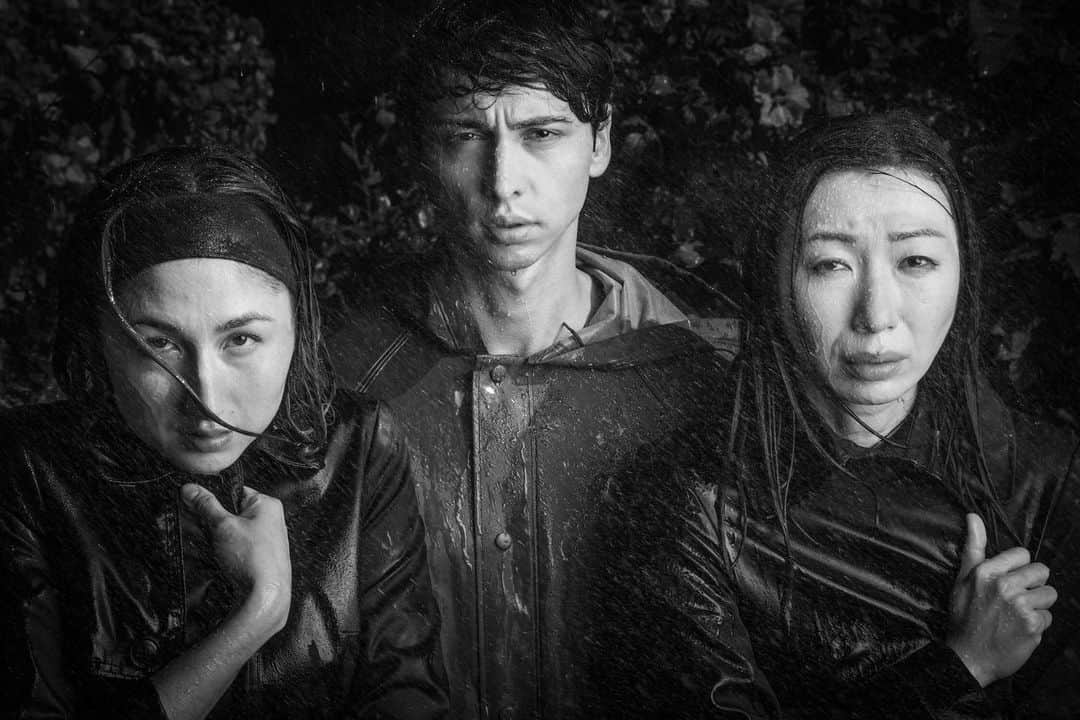 ジュリアン・スィーヒのインスタグラム：「The Great Wave 🌊 @berkeleyrep. My first Japanese role in the US (only took 7 years)! Photo by @cheshiredave w/ @jotomato & @yung_grass_hopper」