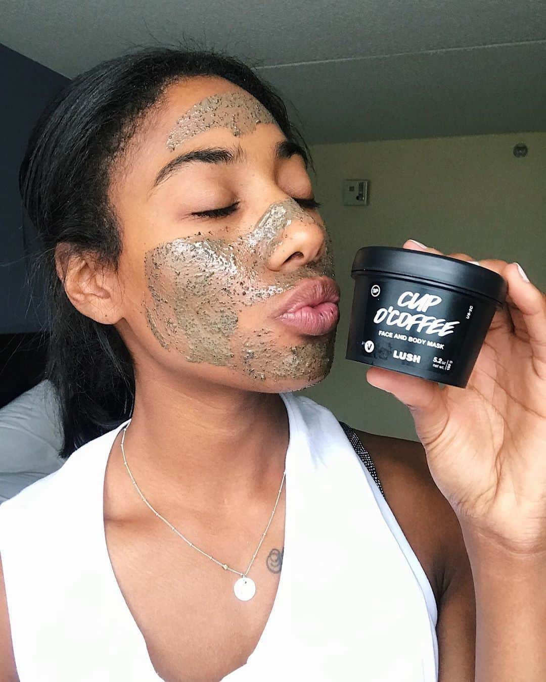 LUSH Cosmeticsさんのインスタグラム写真 - (LUSH CosmeticsInstagram)「Need a pick me up? ☕️ Look no further than our Cup O'Coffee Face and Body Mask. Stimulating ground coffee beans gently exfoliate and give a kick of caffeine to help perk you up, even when you're feeling the midweek slump. /📷: @eloraawhite⁠ *⁠ *⁠ *⁠ *⁠ *⁠ #skincaretips #selfcarethreads #selfcaretips #selfcareday #selfcarematters #selfcareeveryday #selfcareisntselfish #skincareshop #selfcareissacred #skincare #beauty #skincareroutine #beautytips #skincareproducts #skincareaddict #instaskincare #sensitiveskin #beautyproducts #skincarelover⁠ ⁠」8月22日 0時00分 - lushcosmetics