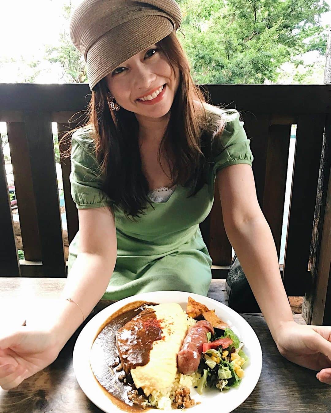 神尾美沙さんのインスタグラム写真 - (神尾美沙Instagram)「🍛﻿ ﻿ 北海道2日目、富良野で食べたカレー♡﻿ インスタで検索して美味しそうだったところに！﻿ ﻿ ログハウス風の作りで、in自然！なムードが良かった。﻿ なんかもう時間ゆったりを全力で楽しんだ。﻿ ﻿ カレーはルーが少し辛めで﻿ けど食べやすいくらいの辛さで﻿ 人気店みたいでほんのちょっとだけ並びました😊﻿ ﻿ ﻿ #富良野#富良野ランチ#富良野グルメ#富良野観光#北海道#北海道旅行#北海道グルメ#カレー#唯我独尊#唯我独尊カレー#hokkaido#hokkaidotrip#furano」8月22日 0時01分 - kamiomisa