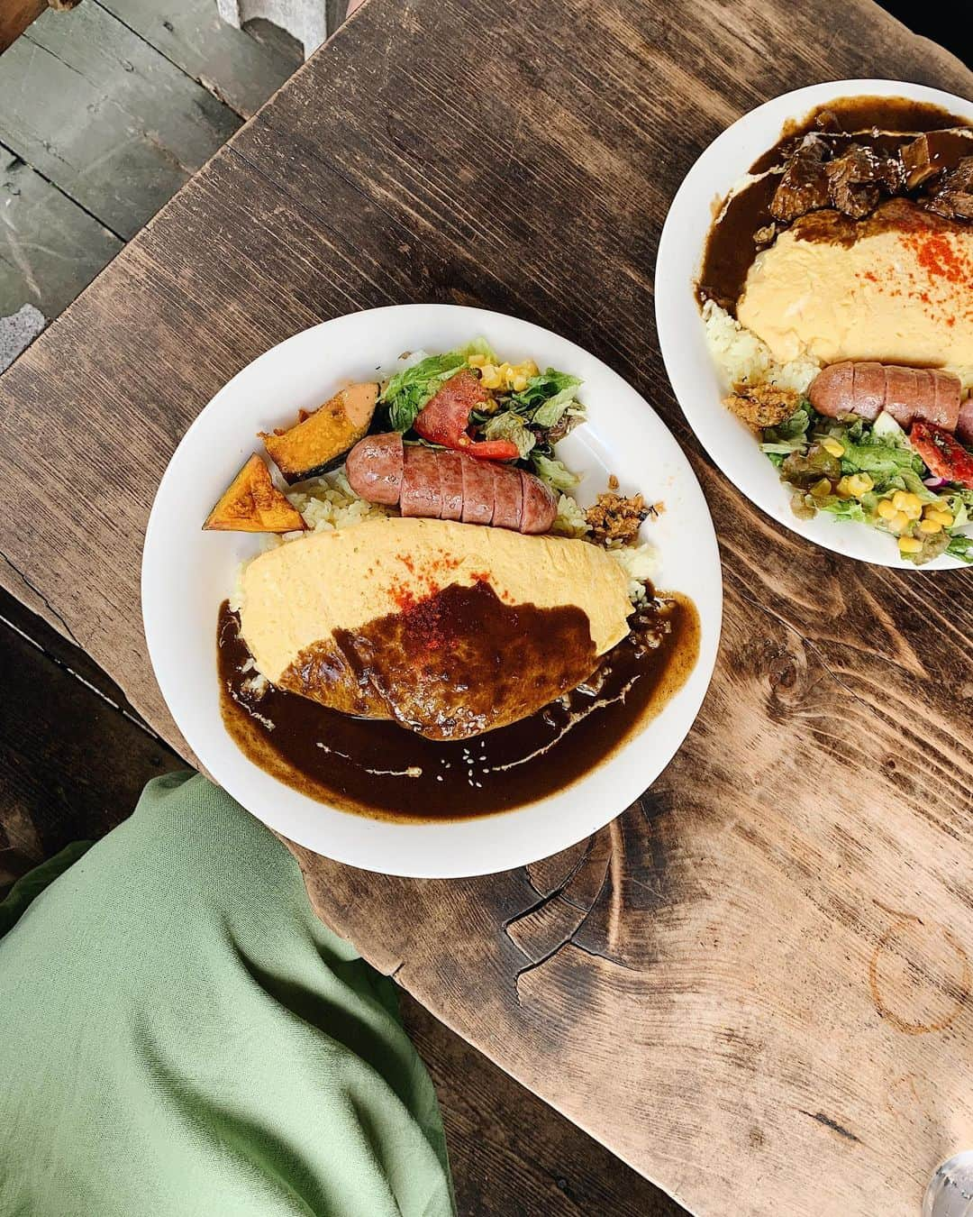 神尾美沙さんのインスタグラム写真 - (神尾美沙Instagram)「🍛﻿ ﻿ 北海道2日目、富良野で食べたカレー♡﻿ インスタで検索して美味しそうだったところに！﻿ ﻿ ログハウス風の作りで、in自然！なムードが良かった。﻿ なんかもう時間ゆったりを全力で楽しんだ。﻿ ﻿ カレーはルーが少し辛めで﻿ けど食べやすいくらいの辛さで﻿ 人気店みたいでほんのちょっとだけ並びました😊﻿ ﻿ ﻿ #富良野#富良野ランチ#富良野グルメ#富良野観光#北海道#北海道旅行#北海道グルメ#カレー#唯我独尊#唯我独尊カレー#hokkaido#hokkaidotrip#furano」8月22日 0時01分 - kamiomisa