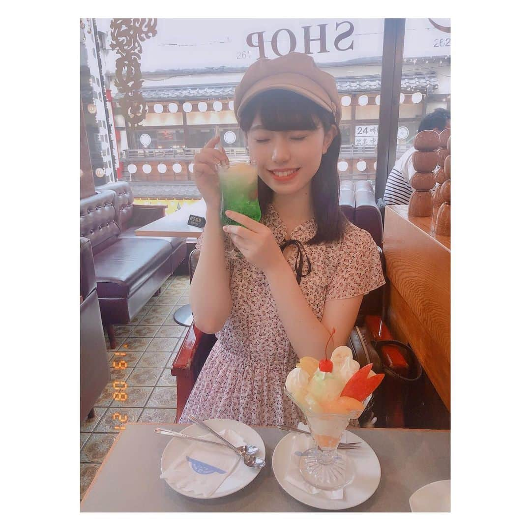 星名あゆみさんのインスタグラム写真 - (星名あゆみInstagram)「趣味の１つの純喫茶巡りしてきた〜〜🍈🍴﻿ ﻿ ここは上野にあるギャランってお店だよ。﻿ ﻿ 店内に流れるBGMもほぼ昭和歌謡で、﻿ お店の昭和感のある雰囲気がすごくよかった〜🎞 ・﻿ #レトロ喫茶 #純喫茶 #純喫茶巡り #喫茶店巡り #喫茶店 #昭和レトロ #珈琲店 #カフェ #uncafé #japon #japan #純喫茶コレクション #メロンクリームソーダ #fint  #instagramjapan #japanesegirls #like4likes #pasha_magazine #アイドル #idol #ヘアスタイル #followme #instagood #上野 #ギャラン#古着」8月22日 0時13分 - hoshina_ayumi