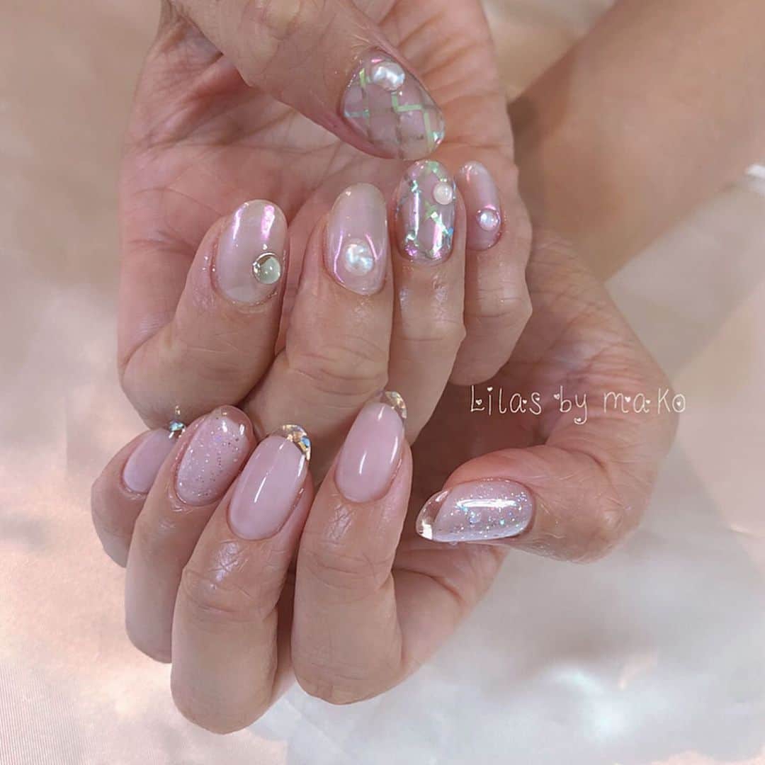 のインスタグラム：「* 台湾料理からのネイル🍑 淡水パールって大好き🦷❤︎w * クリアフレンチは事前にご連絡下さい📢❤︎ #girlynail #ガーリーネイル #ミラーネイル #glitternail #젤네일 #젤네일아트 #젤네일전문 #フレンチガーリー #スヌーピー  #チャーリーブラウン #スヌーピーネイル #ギンガムチェック #ギンガムチェックネイル #オーダーチップ #ワイヤーネイル #ワイヤースヌーピー  #セルフネイル #스누피네일아트 #さくらんぼネイル #ちょうちょネイル #蝶々ネイル #bis_web #ヴィンテージネイル #クリアフレンチ」