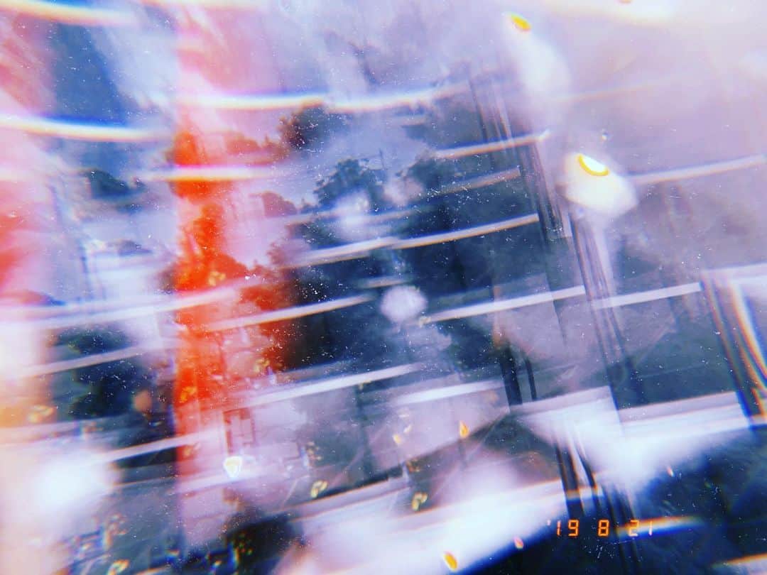 平祐奈さんのインスタグラム写真 - (平祐奈Instagram)「Yuna★Tubeと取材DAY すごく素敵な空間の中での撮影、、 女性らしい時間でした。 写真はキラキラ美しいガラス玉✨ みなさん今日も1日お疲れ様です。」8月22日 0時11分 - yunataira_official