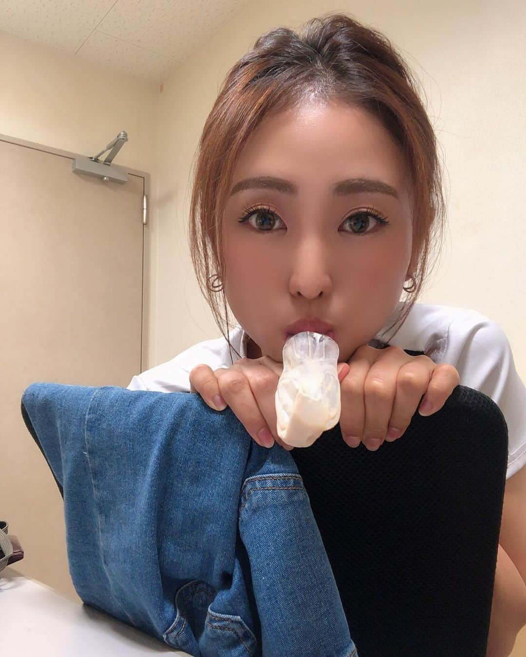 柚月めいさんのインスタグラム写真 - (柚月めいInstagram)「. パピコ食べたらめっちゃ体冷えたん🥶 . . . #アイス#パピコ#breaktime#寒#ymn#selfie#costume#ムービー#あざとい#follw#動物#instagood#instadiary#make #柚月めい」8月22日 0時16分 - meimei.yuzu