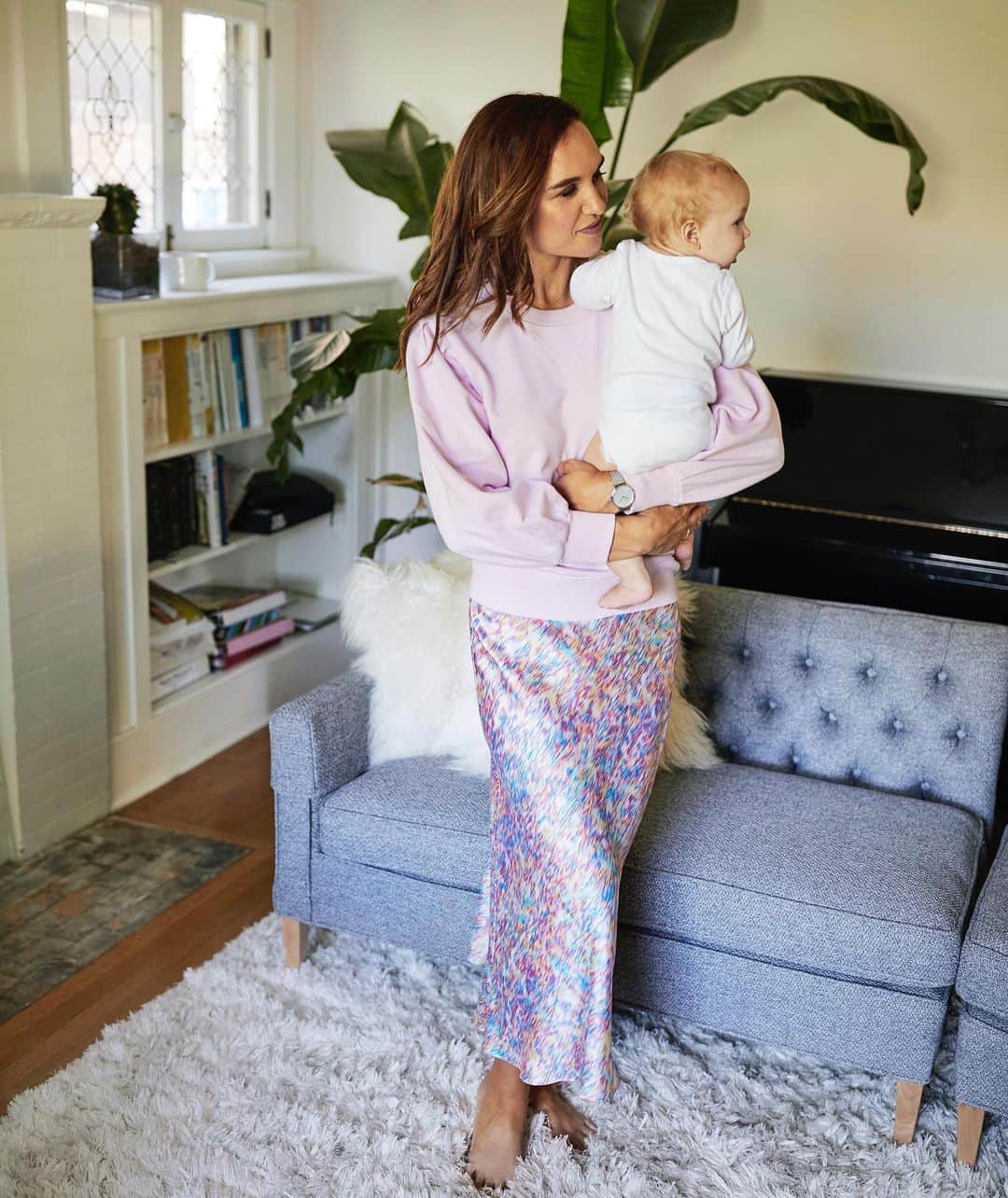 のインスタグラム：「This is how you do comfy (and cute) at home. @shalicenoel in our Scarlette Sweatshirt and Davis Skirt. #RMmusesIRL」