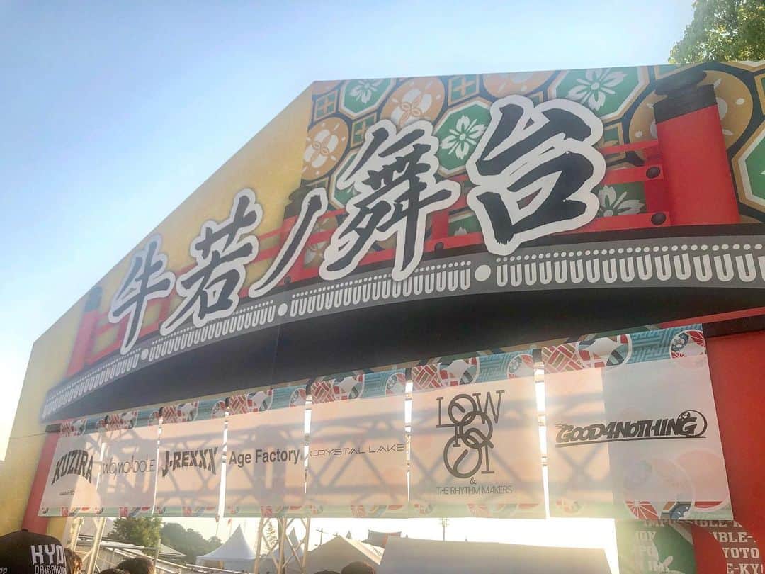 前田彩名さんのインスタグラム写真 - (前田彩名Instagram)「京都大作戦2019〜倍返しです！喰らいな祭〜を振り返るSpecial Programが、 先週の木金と2日間にわたって α‐STATIONでオンエアされました。  今年も牛若ノ舞台を、 KYOTO MUSE行貞さんと 西院GATTACAヤマダさんと 担当させていただきました！  radikoのタイムフリーだと まだ間に合うのでぜひ！ ライブ音源、 ライブ直後のコメントいっぱいで 感動が蘇ります🥺  大好きなSIX LOUNGE、 Hump Back、 WOMCADOLE、 Age Factoryが 牛若に出ていたのは胸熱だった。 冠兄さんも楽しかったし、 グッドフォー が好きだと 再確認した最終日のトリでした💓  今年も10-FEET兄さんは素晴らしかった。 4日間になって、愛も倍！ 人間が素晴らしいからこそ、 あんな空間が作れるんだと思う。 あの日持ち寄った優しさや もらった大きな愛が 全国のフェスにも広がってほしいものだ。。！」8月22日 0時33分 - ayana.maeda