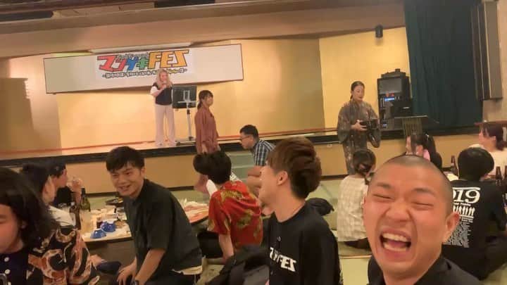 池田真一のインスタグラム：「マンゲキフェス打ち上げ動画① アインシュタインさんの出囃子を歌うエルフ荒川！ 出番前に髪の毛をセットしててなかなか出て来ないゆずるさんのモノマネをする令和喜多みな実野村！  #マンゲキフェス #エルフ荒川 #令和喜多みな実野村 #アインシュタイン河井」