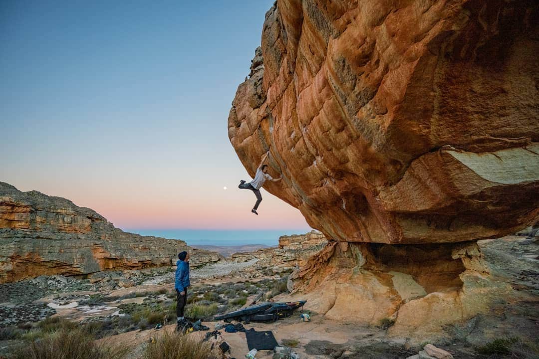 ダニエル・ウッズのインスタグラム：「Raised by Wolves (8B) _____________________ Day started with cruising through the "raised by wolves" film set, en route to our own film set at a new area called Top Shelf. Here lies one of the sickest blocs I have seen. It was found a couple years ago by @jwebxl who established a sick v10 goin up the center called 'Last of a Dying Breed.' To the left was an undone line that was harder and just as good movement n rock quality wise. The last move features a crazy jump off some bad grips to a nice finger bucket. Kinda sketch, shit gets tall at this point. Giu fired it first then I followed suit. Fun times gettin to climb on some world's best shit out here 🔥💯 #rocklands #mars  Photo @shawnraboutou」