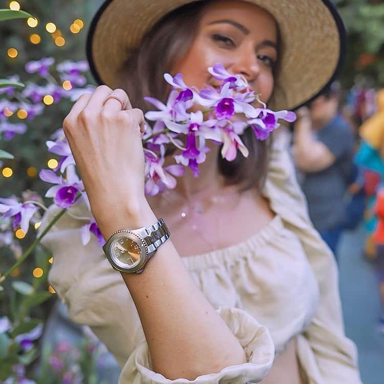 のインスタグラム：「Choose what helps your heart bloom 🌸 (@mdemonick ) #icewatch #changeyoucan #icesteel #flower #girl #purple #pink #sunset #steel #watch」