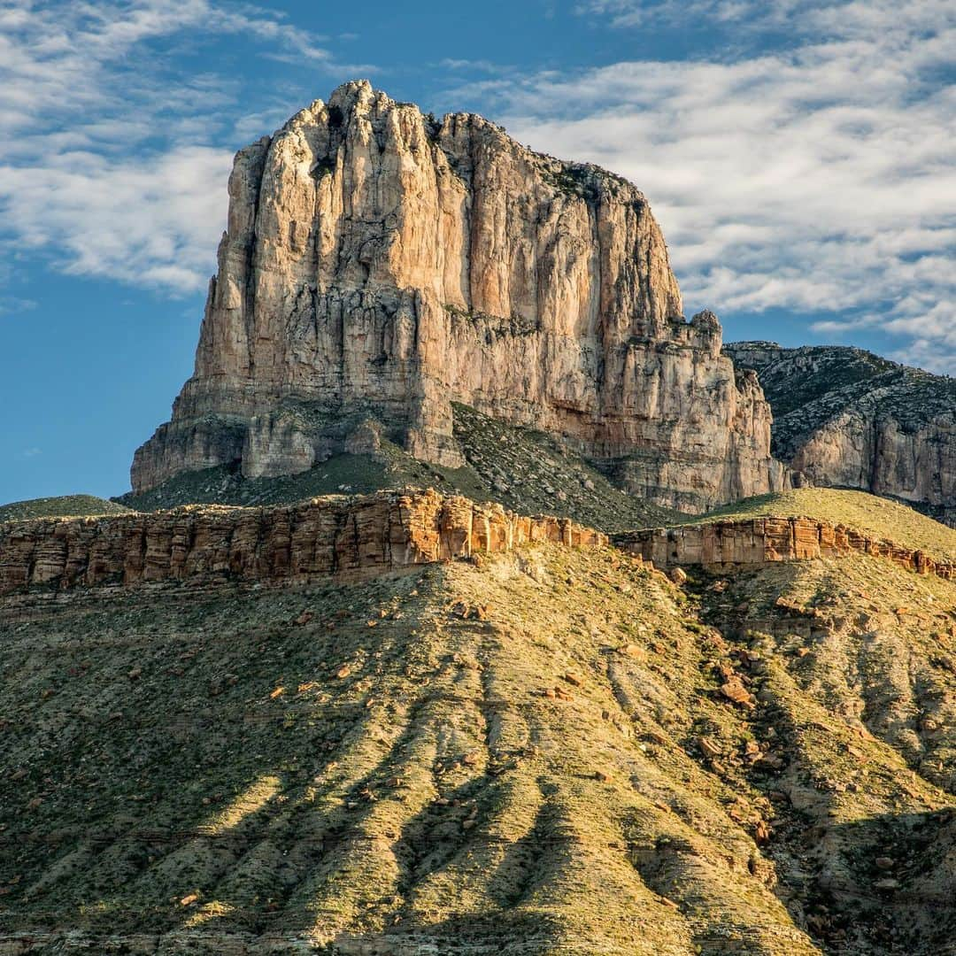 アメリカ内務省さんのインスタグラム写真 - (アメリカ内務省Instagram)「If you find yourself surrounded by dunes, canyons and four of the highest peaks in #Texas, you're at Guadalupe Mountains National Park! The park has one of the world’s best examples of a fossil reef, dating back to the Permian period. Over millions of years, the elements of wind and rain have eroded sediments leaving the resistant limestone of ancient reef exposed. Beautiful from all sides, El Capitan is one of many photogenic features to enjoy. Photo by Shu Xu (www.sharetheexperience.org). #usinterior #FindYourPark」8月22日 0時45分 - usinterior