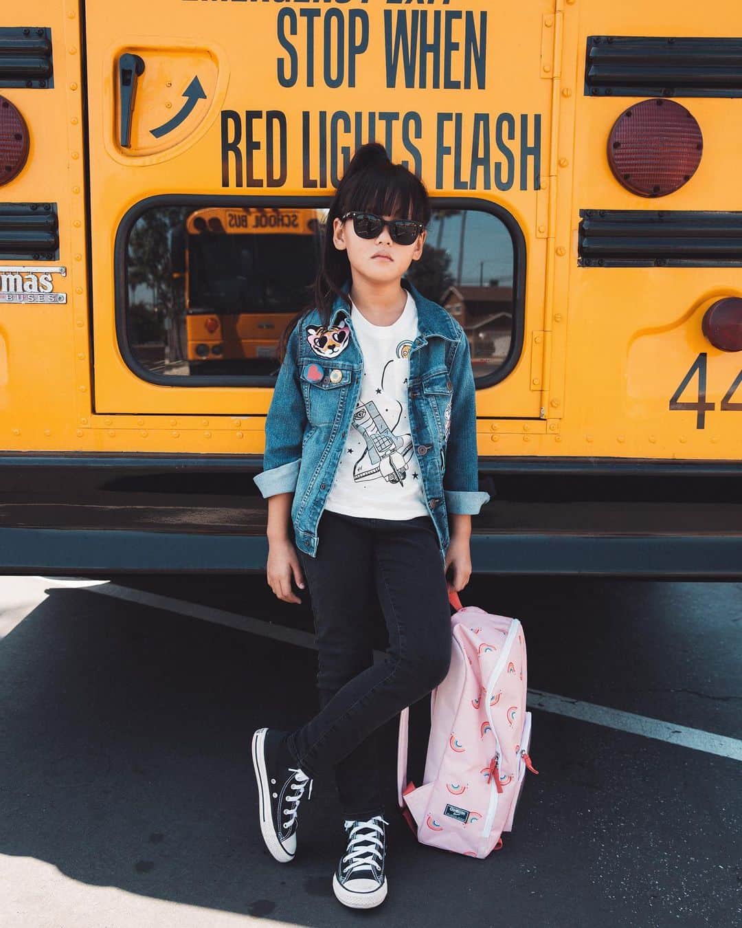 Zooey Miyoshiさんのインスタグラム写真 - (Zooey MiyoshiInstagram)「Officially a 2nd grader, who dis!? #ad Mixed and matched some girl's jeggings, a boy's tee and customized a denim jacket from @oshkoshkids for this look. Was going for a tomboy Breakfast Club vibe...Do you dig it? By the way, Oshkosh is running a sweepstakes until Sunday August 25th to win a $1000 shopping spree in Atlanta (Yes they will fly you to their HQ!!!). To enter, all you need to do is post a video on your IG feed of your child saying what makes them feel kind, confident, and curious, tag @OshKoshkids and use the hashtag #beyousweepstakes in the caption so that they can find your entry. Go here for more info + rules: www.oshkosh.com/beyousweepstakes #oshkoshkids 📸: @samuel.victoria」8月22日 0時57分 - zooeyinthecity