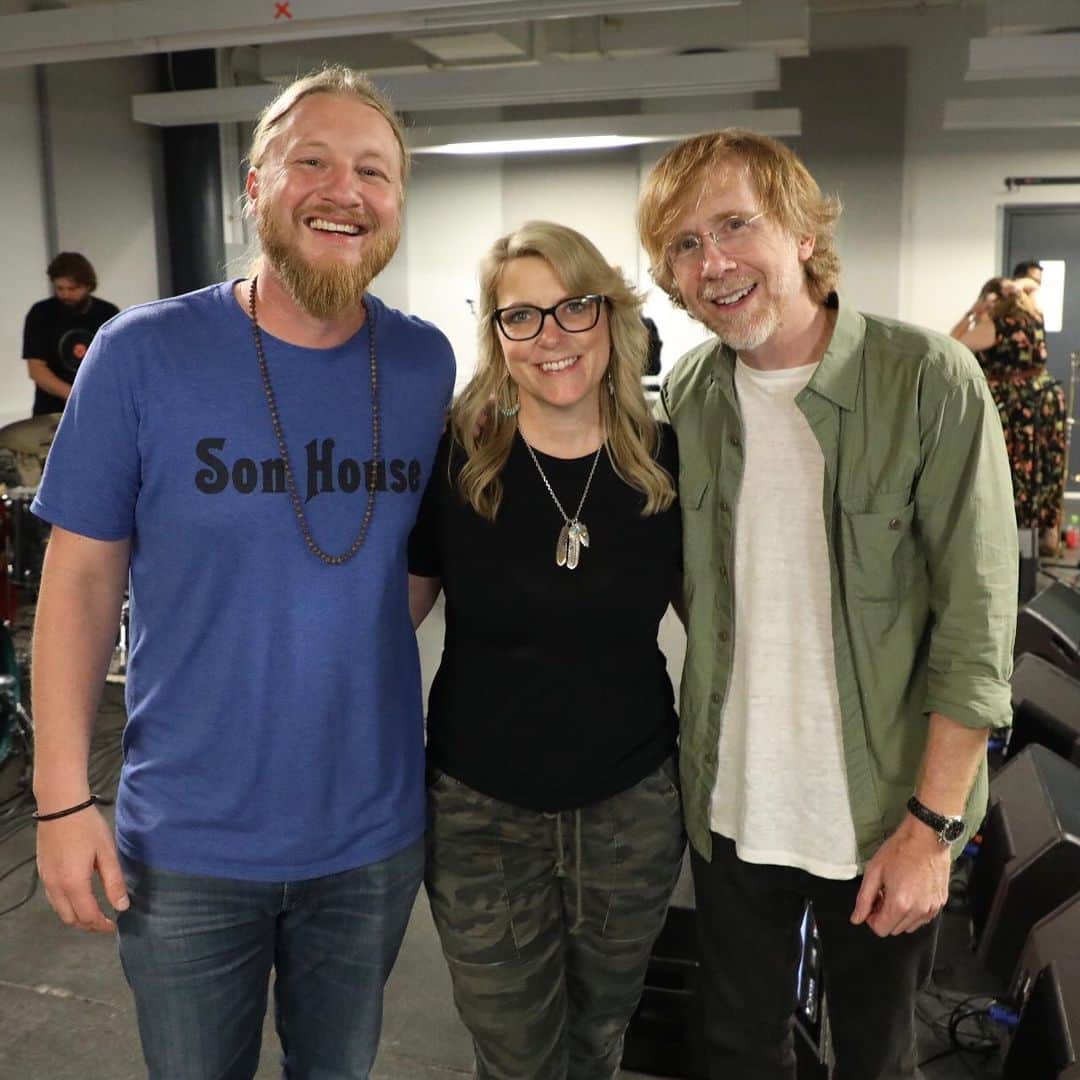 テデスキ・トラックス・バンドのインスタグラム：「Thanks @treyanastasio for turning TTB into a baker’s dozen for the weekend. Rehearsal is in the books and we’re all ready for another special time at @locknfestival. Photo by @mlowephoto.」