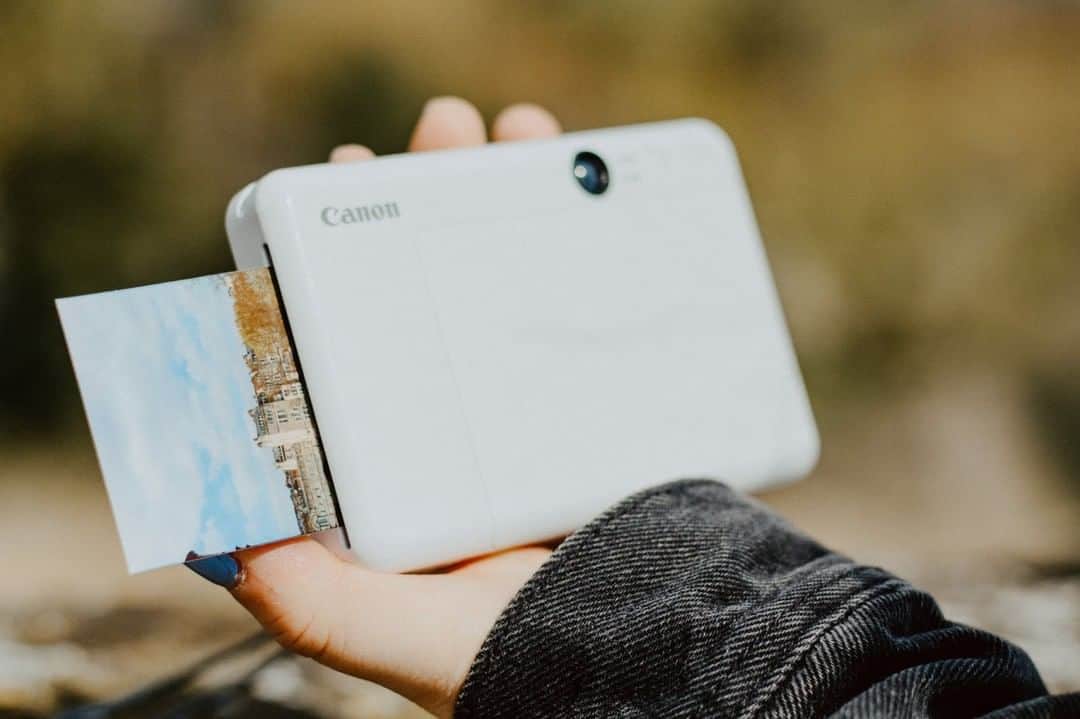Canon UKさんのインスタグラム写真 - (Canon UKInstagram)「Printing your memories on the go 🙌 courtesy of our little Canon Zoemini C. Image by @beckyyelenn. #LiveAndCreate」8月22日 1時03分 - canonuk
