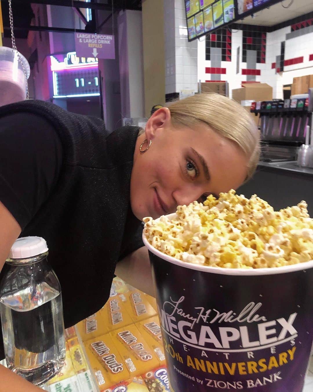 パイパー・アメリカ・スミスのインスタグラム：「Going to the movies is a spiritual experience for me」