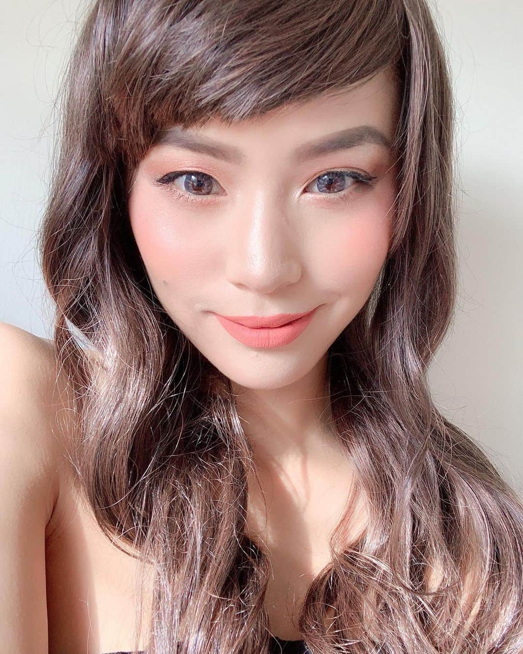 Yukiさんのインスタグラム写真 - (YukiInstagram)「I love makeup and wigs bc it helps me express what I feel 🤷🏻‍♀️ I like to change based on my mood & what inspires me. Lately, I’ve been reading my old journals and it reminded me of what I was like 5-10 years ago. Do you have a journal? How do you reminisce? #motd」8月22日 1時13分 - yukibomb