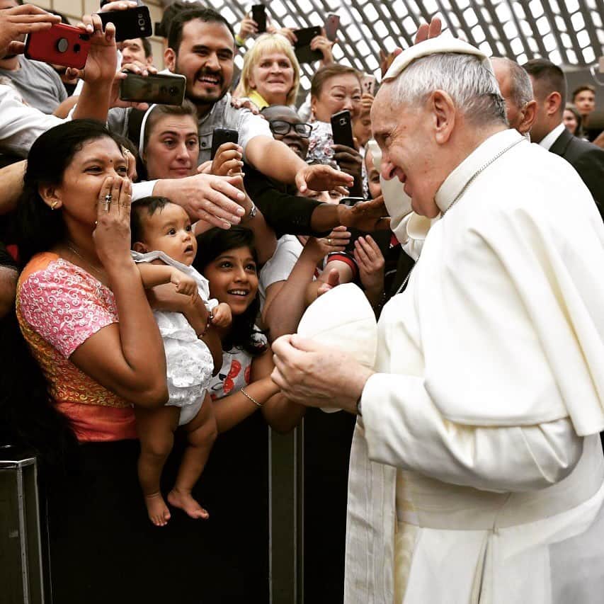 フランシスコ（ローマ教皇）さんのインスタグラム写真 - (フランシスコ（ローマ教皇）Instagram)「#generalaudience #udienzagenerale」8月22日 1時21分 - franciscus