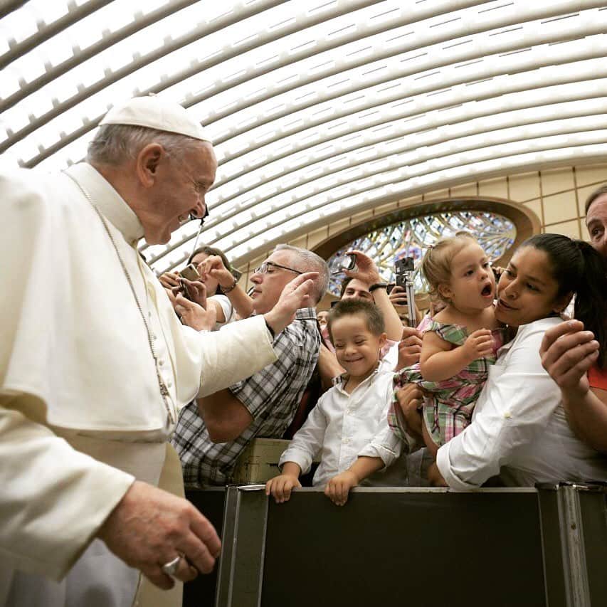 フランシスコ（ローマ教皇）さんのインスタグラム写真 - (フランシスコ（ローマ教皇）Instagram)「#generalaudience #udienzagenerale」8月22日 1時21分 - franciscus