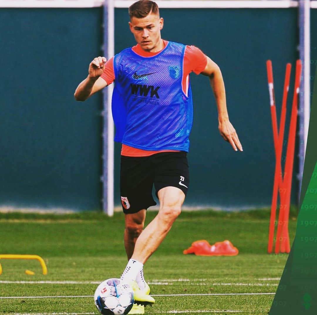 のインスタグラム：「Getting closer 🧨⌛️⚽️」