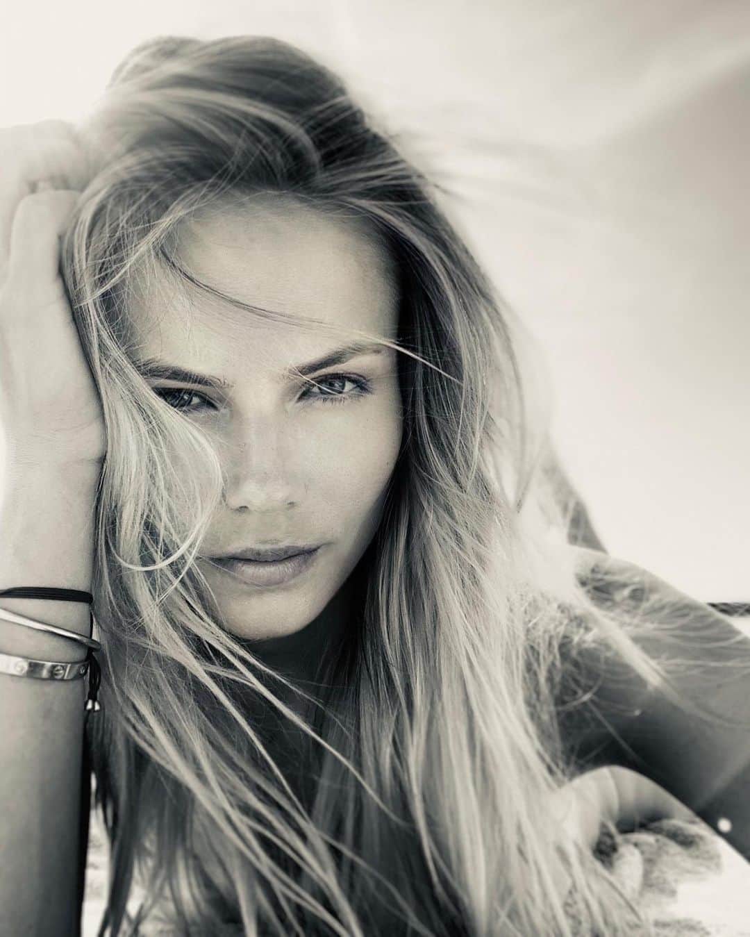 ナターシャ・ポーリーのインスタグラム：「🌊」