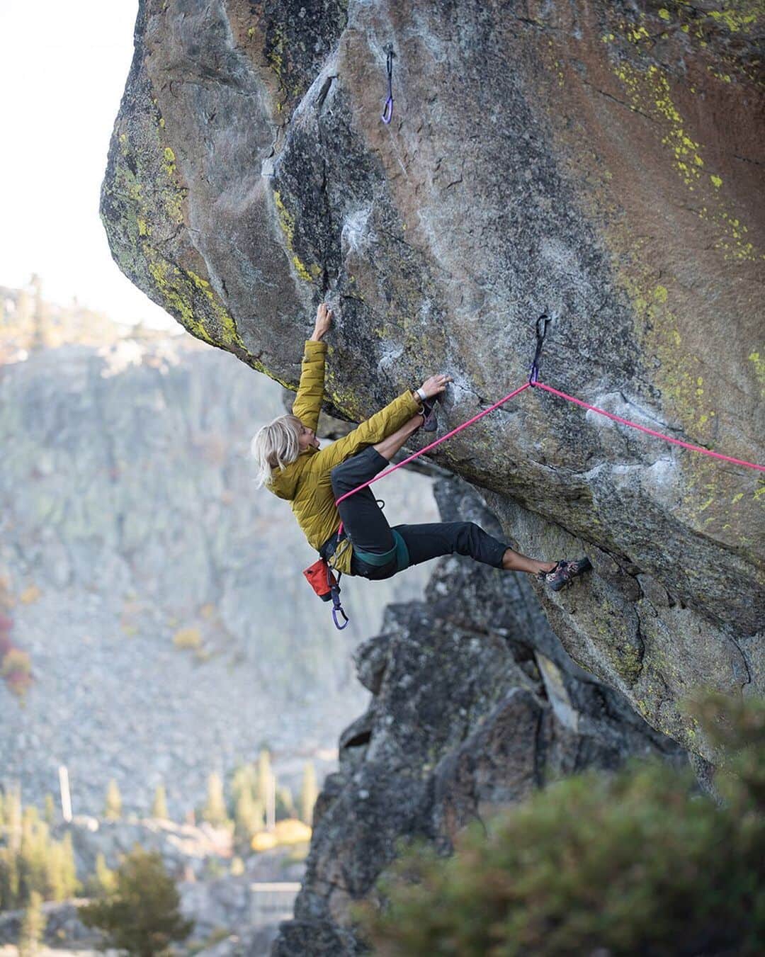 マウンテンハードウェアのインスタグラム：「Stretching the limits from the routes we climb to the jackets we wear. 📷: @francoislebeau」