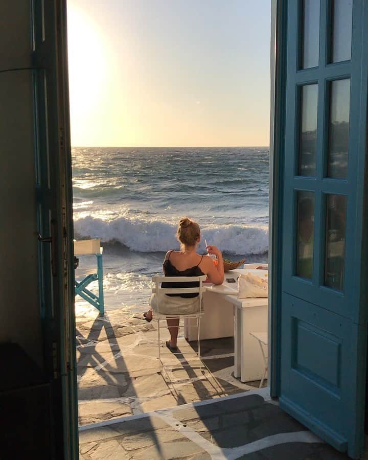 bestvacationsのインスタグラム：「@concierge_cavotagoomykonos will help you set up all the best experiences & memories on this island in Greece! . Video by @melissa」