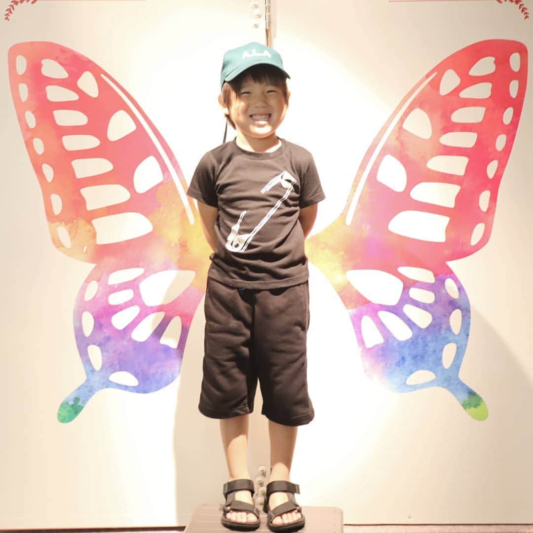 Eri Satoさんのインスタグラム写真 - (Eri SatoInstagram)「green×blackリンクコーデ · tops,skirt: @blancbasque bag: @accommode shoes: @outletshoes_official 👦 pants: @gu_for_all_ #スウェットイージーハーフパンツ cap:@pals.web bag: @buccomark shoes: @outletshoes_official · 色にひとめ惚れした #blancbasque のセットアップ✨ 薄手の綿シルクなので涼しい😘 · この日は娘が産まれて以来、初めて息子と二人でお出掛け！ @haruru0724 ちゃん親子と、#大昆虫展 へ 息子はカブトムシ触るの初めてだったんだけど意外と平気でびっくり！ 母達はダメです触れません🤣 でも楽しそうで良かった😂😂😂 最後の方のpicは息子がカブトムシ持ってるので閲覧注意😂 · #GUKIDS#GU#fashion#ootd#outfit#code#coordinate#stylepoint#instafashion#instagood#instalike#ファッション#コーディネート#コーデ#プチプラ#プチプラコーデ#ママコーデ#fashion#カジュアルコーデ#シンプルコーデ#シンプルファッション #親子リンクコーデ愛好家 #おしゃれさんと繋がりたい#おやこーで #おしゃれ好きな人と繋がりたい#ootd#スカイツリー#昆虫#ヘラクレスオオカブト」8月22日 1時40分 - satoeri626