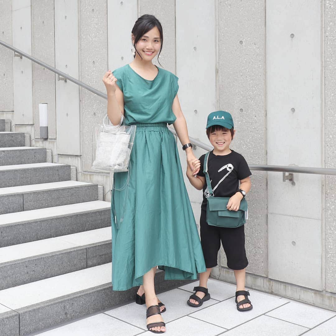 Eri Satoさんのインスタグラム写真 - (Eri SatoInstagram)「green×blackリンクコーデ · tops,skirt: @blancbasque bag: @accommode shoes: @outletshoes_official 👦 pants: @gu_for_all_ #スウェットイージーハーフパンツ cap:@pals.web bag: @buccomark shoes: @outletshoes_official · 色にひとめ惚れした #blancbasque のセットアップ✨ 薄手の綿シルクなので涼しい😘 · この日は娘が産まれて以来、初めて息子と二人でお出掛け！ @haruru0724 ちゃん親子と、#大昆虫展 へ 息子はカブトムシ触るの初めてだったんだけど意外と平気でびっくり！ 母達はダメです触れません🤣 でも楽しそうで良かった😂😂😂 最後の方のpicは息子がカブトムシ持ってるので閲覧注意😂 · #GUKIDS#GU#fashion#ootd#outfit#code#coordinate#stylepoint#instafashion#instagood#instalike#ファッション#コーディネート#コーデ#プチプラ#プチプラコーデ#ママコーデ#fashion#カジュアルコーデ#シンプルコーデ#シンプルファッション #親子リンクコーデ愛好家 #おしゃれさんと繋がりたい#おやこーで #おしゃれ好きな人と繋がりたい#ootd#スカイツリー#昆虫#ヘラクレスオオカブト」8月22日 1時40分 - satoeri626