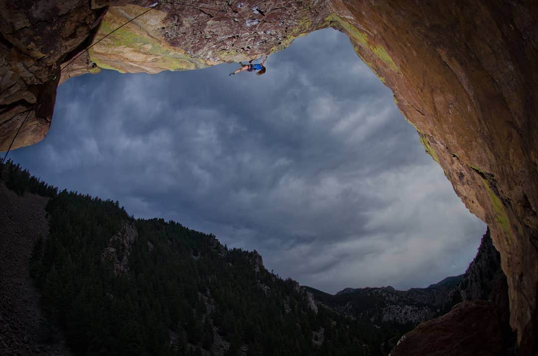 ペイジー・クラッセンのインスタグラム：「Moody vortex, the result of @andy_mann's vision to capture the steep Eldo classic, Your Mother (5.12d).」