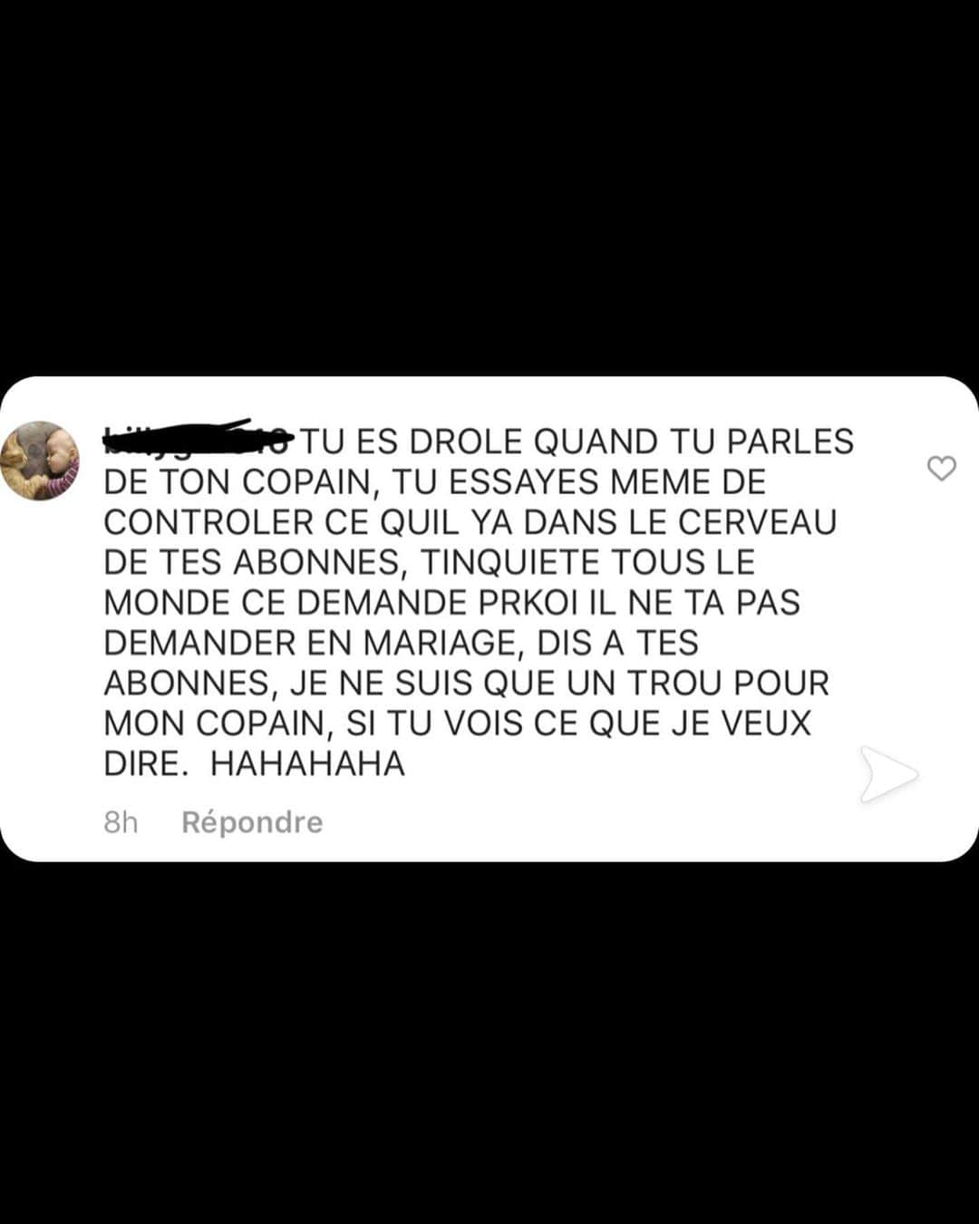 sananasさんのインスタグラム写真 - (sananasInstagram)「🖕🏻Quand tu n’as plus les mots face à ces gens désireuses de connaître le moindre détail de la vie des autres ... Cette curiosité malsaine est quelque chose que je ne comprendrai jamais. Ce n’est pas parce que certains partagent toute leur vie (et si ça leur convient tant mieux je respecte ce choix on pense tous différemment) que tout le monde doit faire pareil. Vous êtes tellement avides de buzz et de détails “croustillants” que vous en venez à être aigris quand quelqu’un n’affiche pas ou ne montre pas ce que vous aimeriez voir. Je fais la part des choses entre ce que je VEUX montrer et ce qui doit rester ma vie privée et ça a toujours été le cas. Vous êtes irrespectueux face aux gens qui souhaitent préserver leurs êtres chers what the hell ... Vivez votre vie au lieu de vivre à travers celle des autres. Je sais très bien que des photos avec mon mec ou ma famille amèneraient pleins de likes et de vues mais non merci ça ne m’intéresse pas. Même aux wc je n’ai pas le temps de réfléchir à la vie des autres je me demande comment vous faites ... 🤦🏻‍♀️ PS : Mon trou va très bien j’espère qu’il en est de même du tien.」8月22日 1時43分 - sananas2106