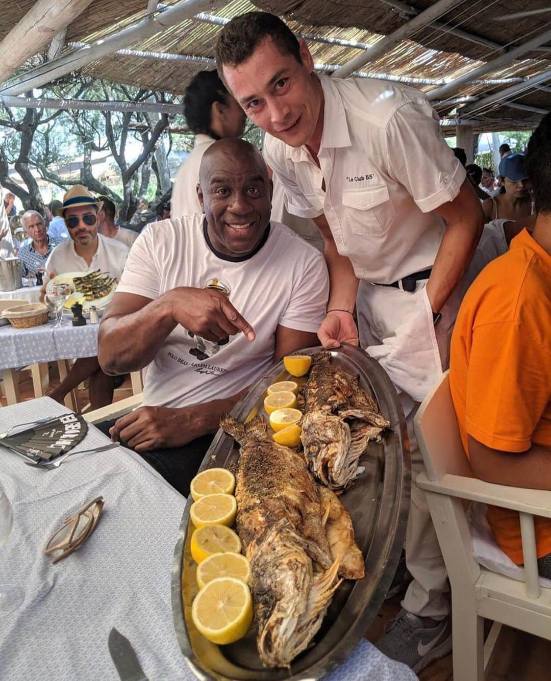 ジミー・キンメルさんのインスタグラム写真 - (ジミー・キンメルInstagram)「We enjoyed an amazing lunch at the most famous beach restaurant in the world in St. Tropez! #GrownFolkVacay @MagicJohnson」8月22日 1時43分 - jimmykimmel