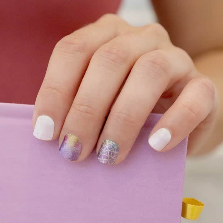 Jamberryのインスタグラム：「M A K E • A • S T A T E M E N T  Mix & match and make a statement wearing any of the six bold and beautiful exclusive designs featured in August StyleBox. Plus, enjoy two F.R.E.E. SMART•stiks with every StyleBox this month as our gift to you. . . . What are SMART•stiks? This pineapple-flavored drink helps boost creativity, focus and overall cognitive potential with safe, proven nootropic ingredients. Add one SMART to 16 oz. of chilled water for a refreshing BRAIN BOOST (and all for just 10 tiny calories). . . . Get this StyleBox thru August 27 at 11:59 p.m. MT. ((And don’t forget . . . StyleBox subscribers enjoy unlimited add-on’s, handpicked styles, and F.R.E.E. shipping every month.)) . . . . #stylebox #styleboxjn #styleboxjnaugust2019 #jamberry #jamberrynails #nailfie」