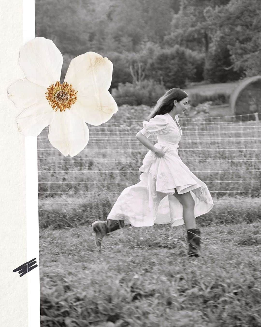リリー・オルドリッジさんのインスタグラム写真 - (リリー・オルドリッジInstagram)「Remember when you were a kid, running in the grass with no cares in the world 💕 Nature is where I find Peace and remind myself how beautiful this life is! We all need reminders to stop and smell the roses 🌹 #gratitude #lilyaldridgeparfums #iamhere #xolily」8月22日 2時17分 - lilyaldridge