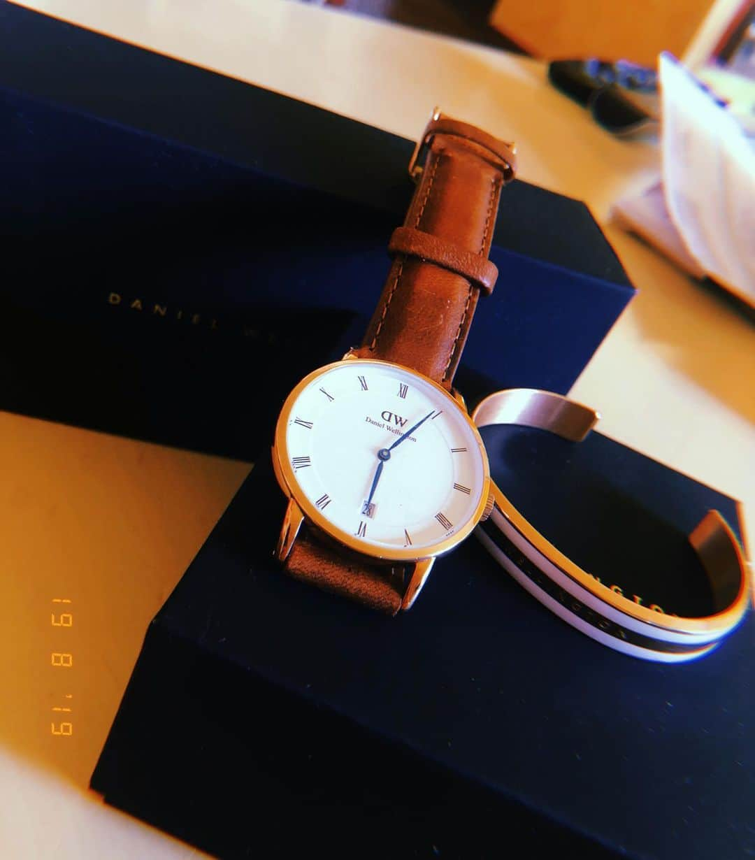 ララ・モリのインスタグラム：「È tempo di scegliere il tuo Classic Bracelet preferito a un prezzo più conveniente. 🕐 Solo ora, all’acquisto di un orologio, avrai un 50% di sconto sulla splendida collezione di bracciali. L’offerta è accumulabile con il 15% di sconto che avrai utilizzando il mio codice LARINADW su www.danielwellington.com oppure in un negozio DW ❣️ #danielwellington」