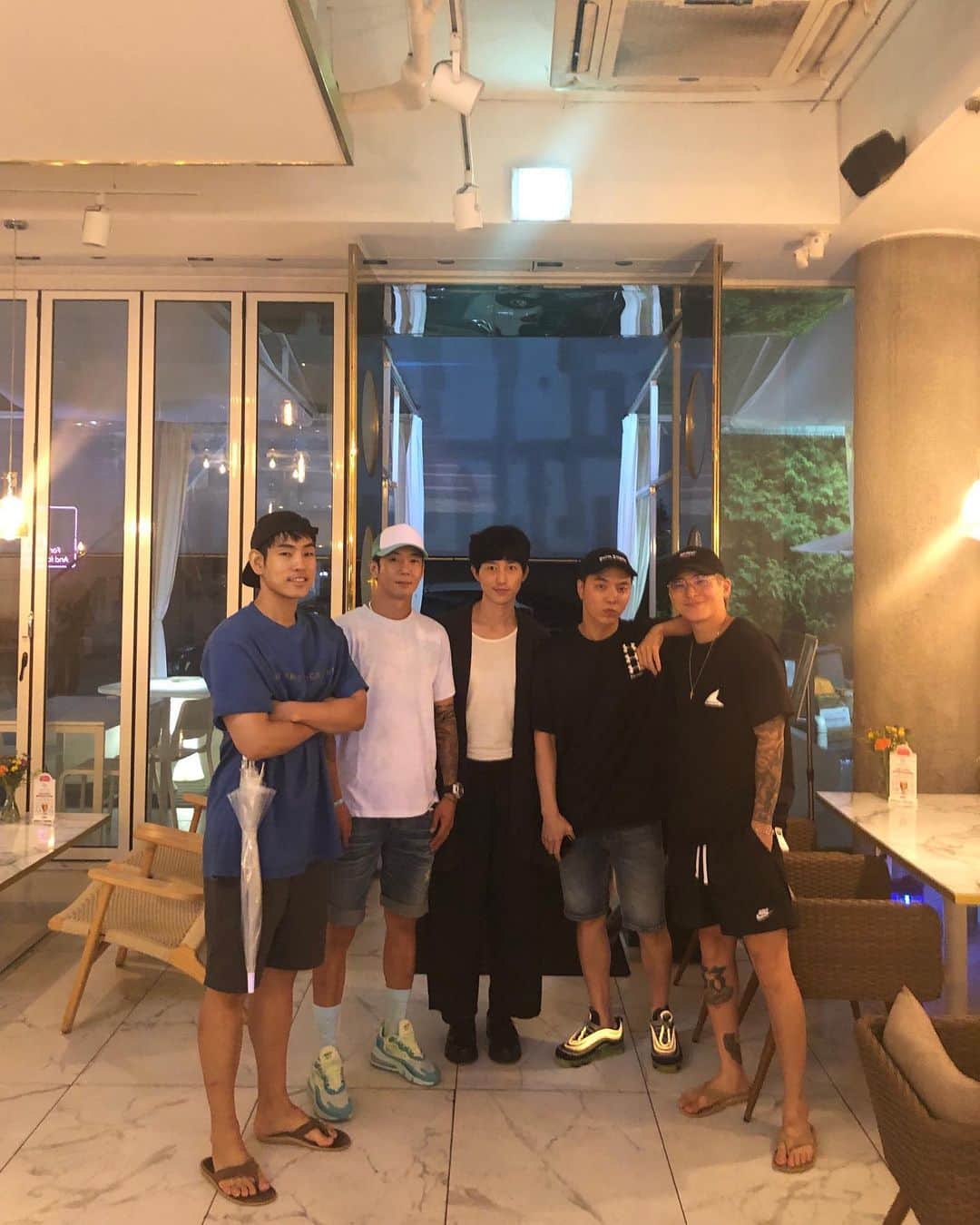 ダリ のインスタグラム：「I love u dogs❤️ @_eintae @itsyadayday @daniboywonder @youaremybam」