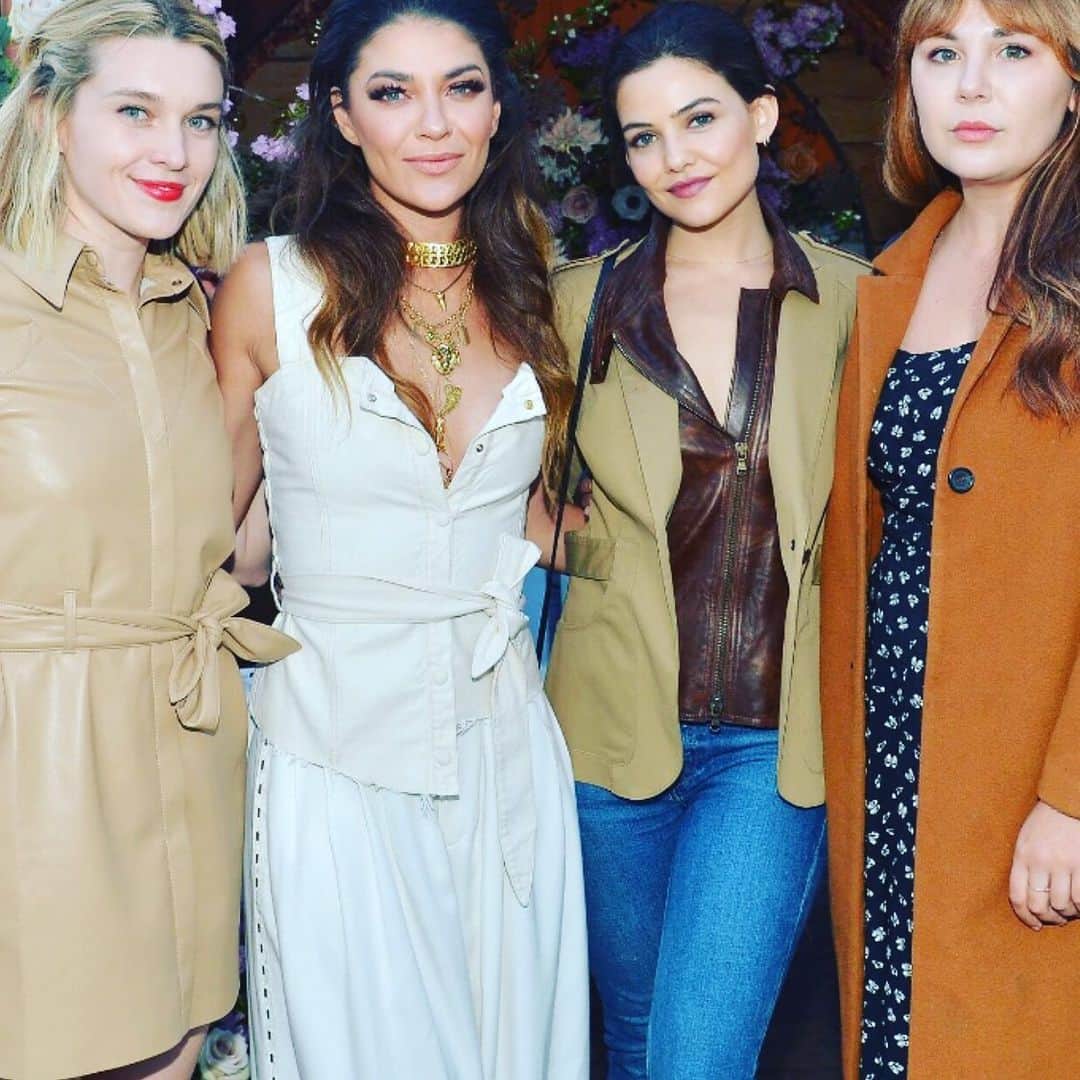 ジェシカ・ゾアのインスタグラム：「#wcw on these badass ladies」