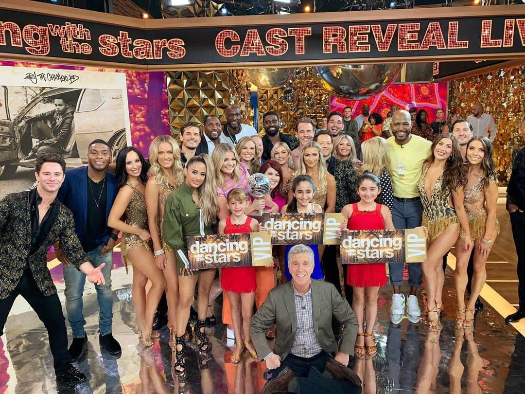 シェリル・バークさんのインスタグラム写真 - (シェリル・バークInstagram)「What a day! I’ve been a part of this show since the beginning and feel so much pride seeing the @dancingabc family grow and change. I love all of these creative and talented individuals, and I’m so grateful to continue to share my passion for dance. It’s an honor to be able to be a part of a show that continues to bring people and families together. Especially now, when I feel we need it the most. Thank you all for continuing to show your support! #DWTS」8月22日 12時01分 - cherylburke