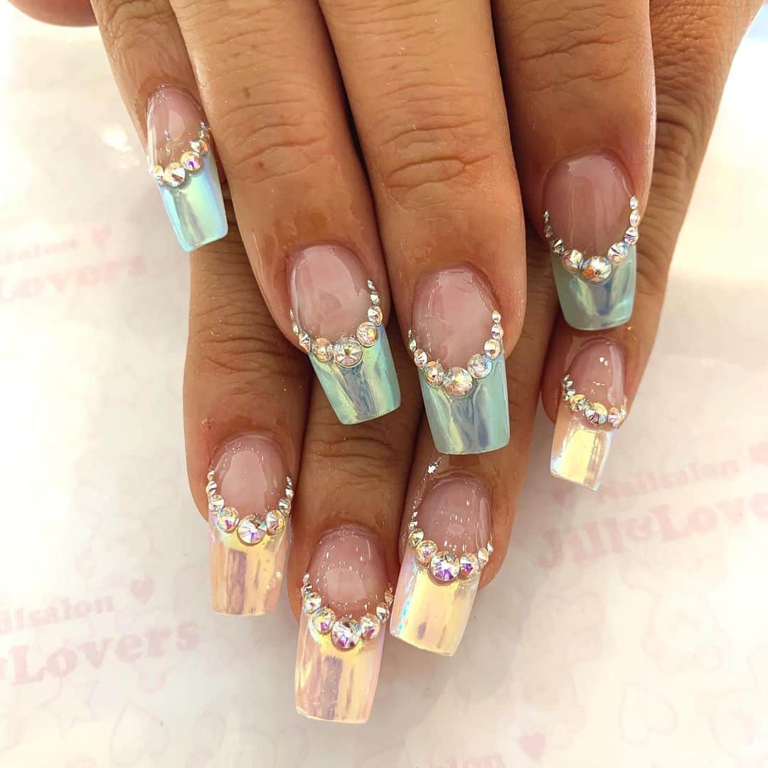 植野有砂さんのインスタグラム写真 - (植野有砂Instagram)「New nails 👸🏼💅💓 @jillandlovers @mamijingu ❣️新しいネイルはオーロラガンメタの水色とピンク☺️💕この偽物感がかわいすぎる😚💕 #nails」8月22日 11時55分 - alisaueno
