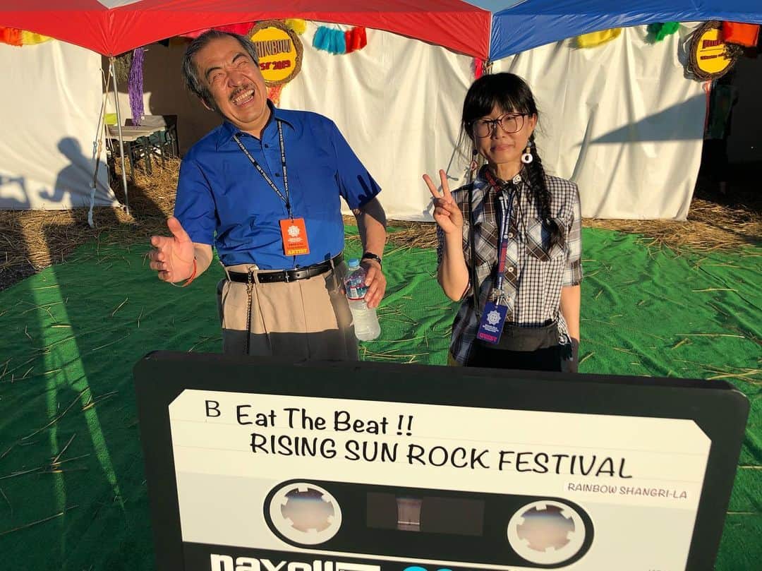 土井コマキのインスタグラム：「. 📻2019.8.20のガレージOA 1.吾妻光良さん 2.ラリーズジャムから、LUCKYTAPES海くん×TENDRE×DATS MONJOEくん合体インタビュー 3.Reiちゃん 変更に次ぐ変更の中、調整してくださって感謝🙏 📻2019.8.27のガレージOA 4.ホームカミングスのあのコーナー復活 🌽 ほんとに色々ありながら、あの場にいたみんなの心の中にそれぞれのストーリーが生まれた、奇跡のRSR2019🌅 ⏳radikoタイムフリーでもいいからぜひ聞いてください〜。よろしくおねがいします。 #fm802 #802mg  #rsr2019 #rsr19 #rsr」