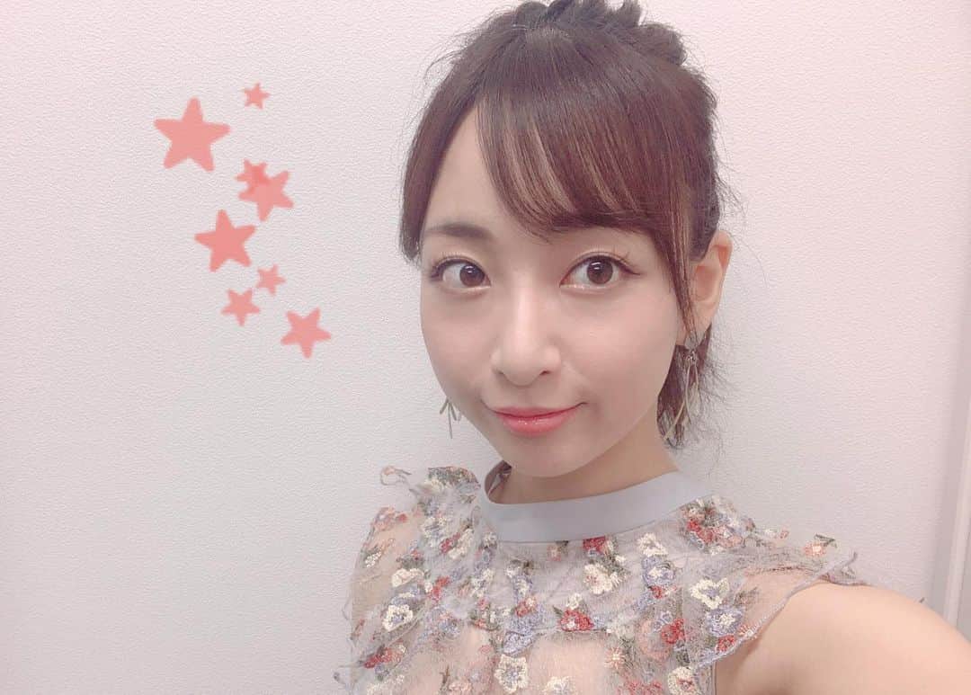 のインスタグラム：「. . 今日はライブ🎤‼️ . 初めての『吉祥寺SHUFFLE』さんでの対バン出演♪ 終演後は物販も行います👭 . ぜひお越しください！！🥤 .  #吉祥寺 #ライブ #対バン #ビタスイ #live #遠ラブ #萌服 #長谷川萌美」