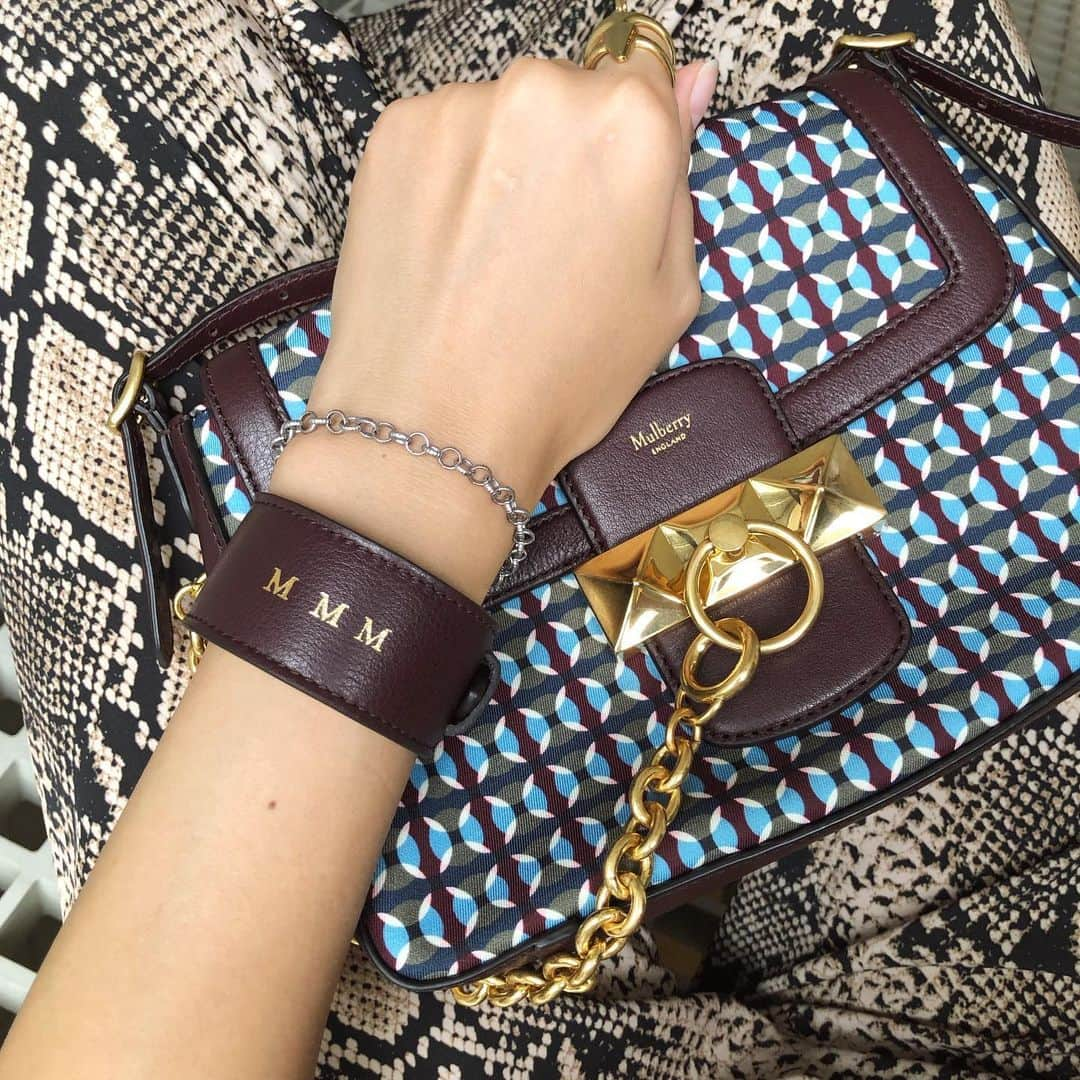 中田みのりさんのインスタグラム写真 - (中田みのりInstagram)「I made Bracelets🧚🏻‍♀️ @mulberryengland  #MULBERRYxTOKYO  #MyMulberryLocal」8月22日 13時09分 - minori_nakada