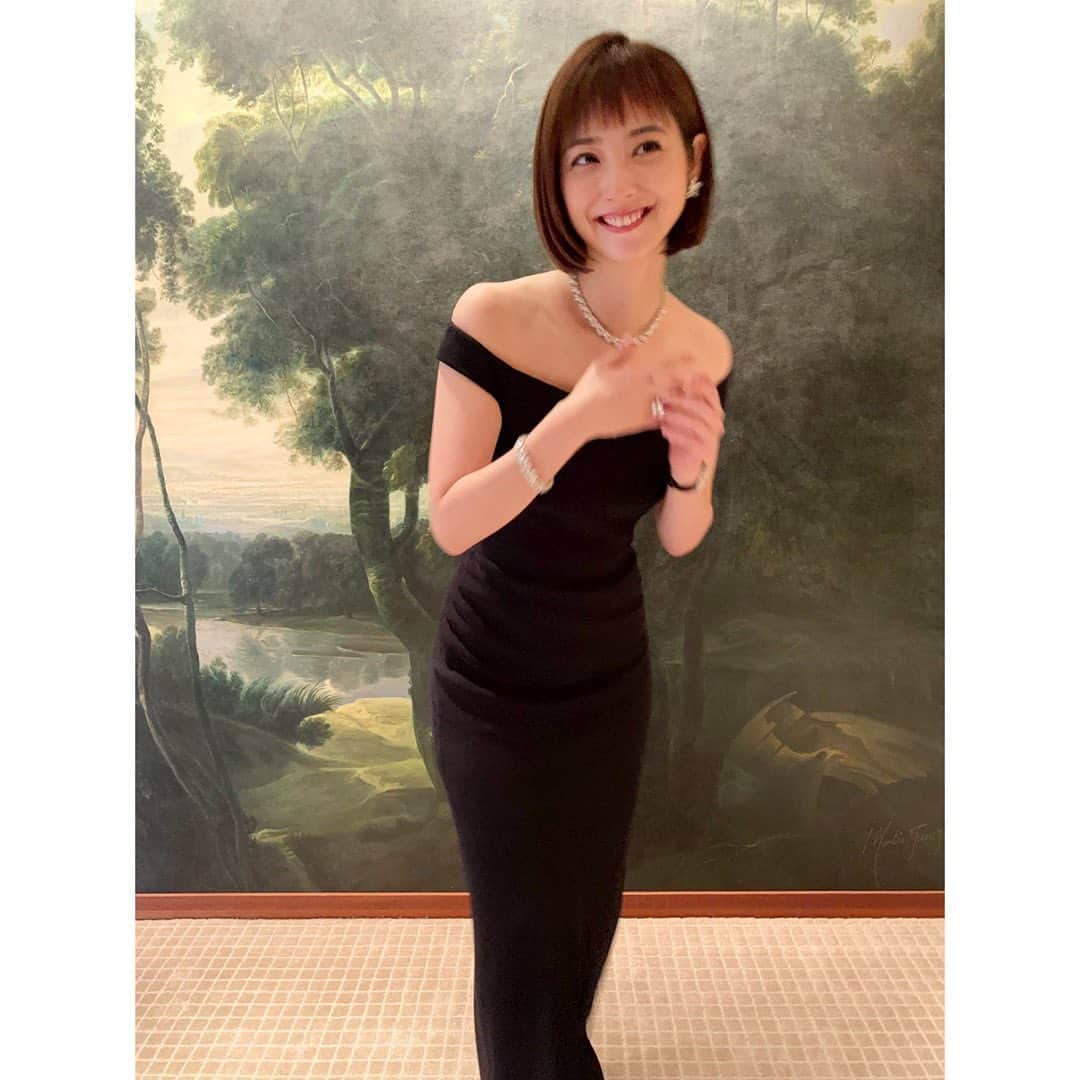 佐々木希さんのインスタグラム写真 - (佐々木希Instagram)「憧れのハリー・ウィンストンのジュエリーで大喜びの私…  とても綺麗なダイヤモンドに  心踊る…💎 はぁ素敵。  #ハリーウィンストン #HARRYWINSTON #ダイヤモンド」8月22日 13時10分 - nozomisasaki_official