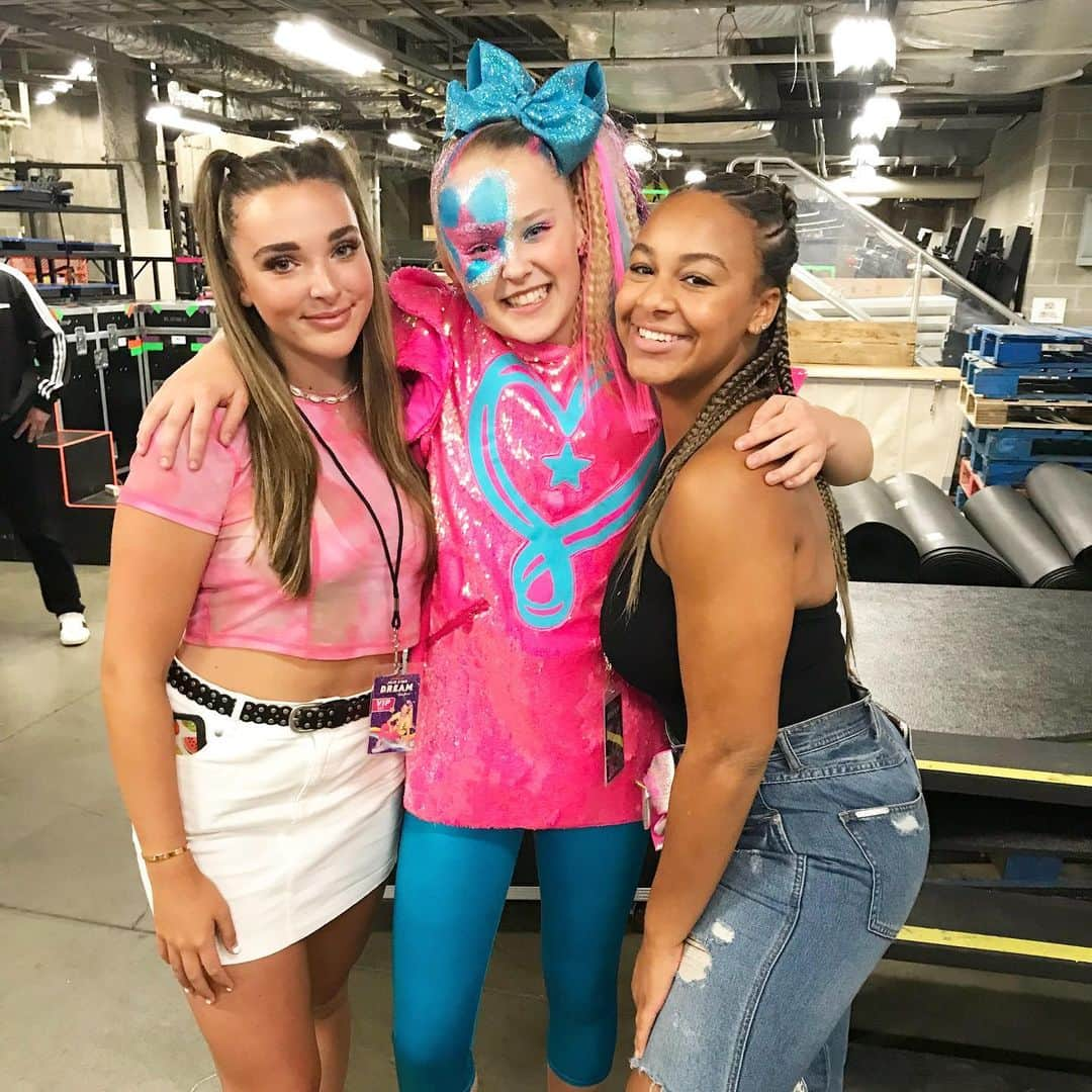 Nia Sioux Frazierさんのインスタグラム写真 - (Nia Sioux FrazierInstagram)「Find out how I snuck into @itsjojosiwa’s concert in my new YouTube video!! Link in bio」8月22日 5時25分 - niasioux