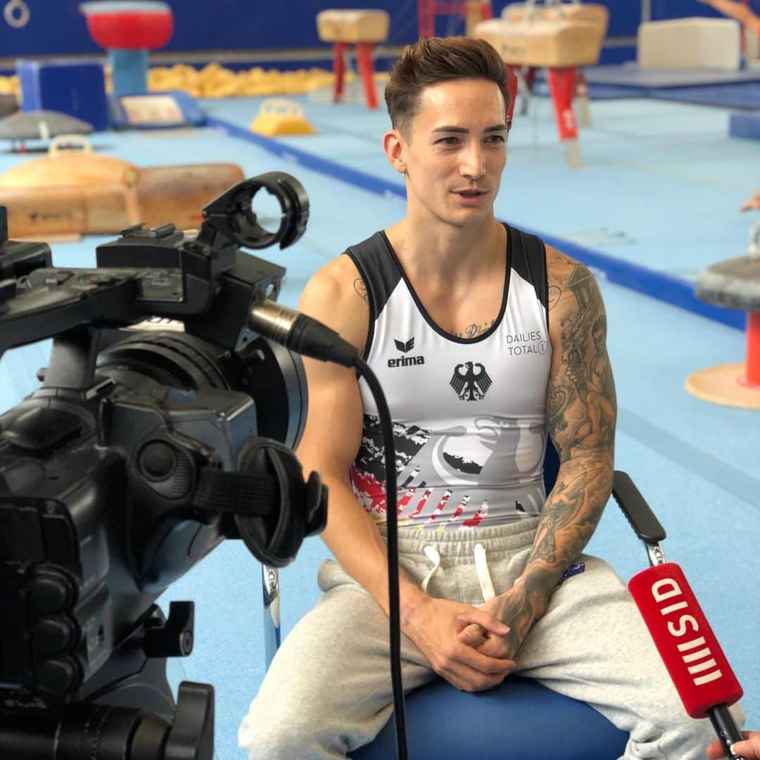 マゼル・ニューエンのインスタグラム：「The last few days, I had a visit from @sidmarketing and @swrsport .  Stay tunes for what we came up with! 📸🔥 #media #gymnastics #video #interview #stuttgart2019 #roadtostuttgart #themarcelnguyen」