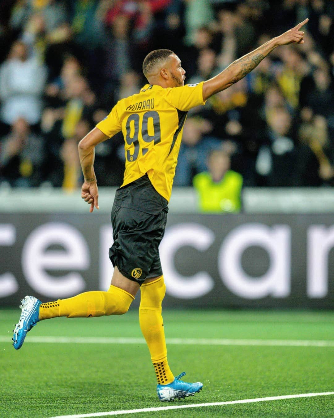 UEFAチャンピオンズリーグさんのインスタグラム写真 - (UEFAチャンピオンズリーグInstagram)「💛🖤 Guillaume Hoarau's record in Europe: ⁣ ⁣ ⚽️2⃣8⃣ 👕5⃣3⃣⁣ ⁣ #UCL #playoffs」8月22日 5時55分 - championsleague