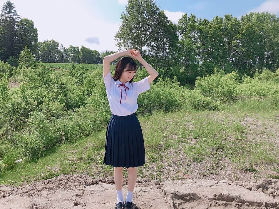 小栗有以さんのインスタグラム写真 - (小栗有以Instagram)「「サステナブル」のMVが解禁されました！ 可愛くて青春を感じるMVですっ🥺✨ 是非、観てくださいっ！  ちなみに… 私は、2009年の時の設定で… みくりんさんと高校生役を演じています🏫💭 #サステナブル #AKB48 #MV #制服」8月22日 6時08分 - yuioguri_1226