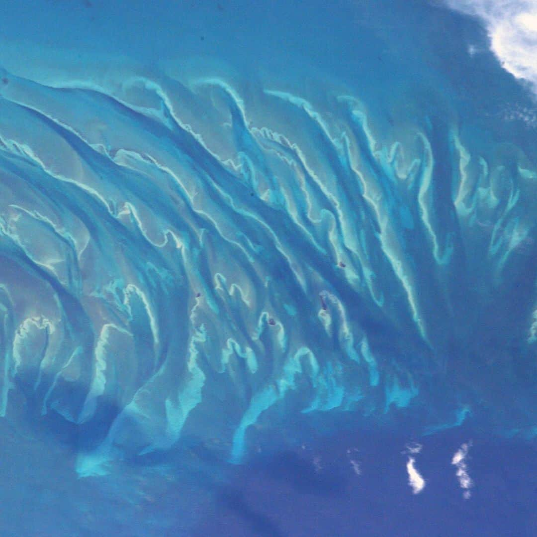 NASAさんのインスタグラム写真 - (NASAInstagram)「The Bahamas from space! The vivid colors make this one of the most recognizable places on Earth for astronauts. Astronaut Luca Parmitano of @europeanspaceagency took the latest photo of the islands from the International Space Station (@ISS) on Aug. 21, 2019. Scroll through for more views from recent space station missions:  Image 1 credit: ESA; Images 2-5 credit: NASA  #bahamas #caribbean #earthart #water #islands」8月22日 6時16分 - nasa