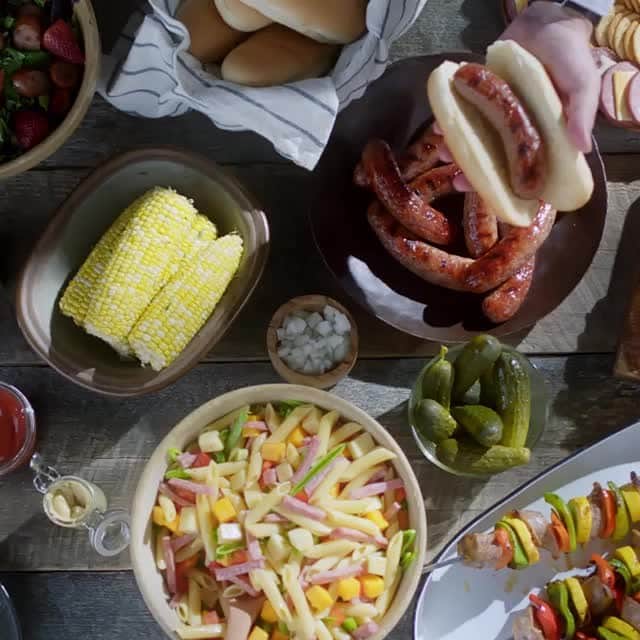 ジョンソンヴィルのインスタグラム：「Sure, school may have started and it feels like summer is coming to an end. But if the sun is out, our grill is ON.  Check out some of the recipes we turn to for a little summer's-not-over-yet inspiration pinned to our "Grilling, Tailgating, and Backyard BBQ" #Pinterest Board 👉 at the link in our bio.」