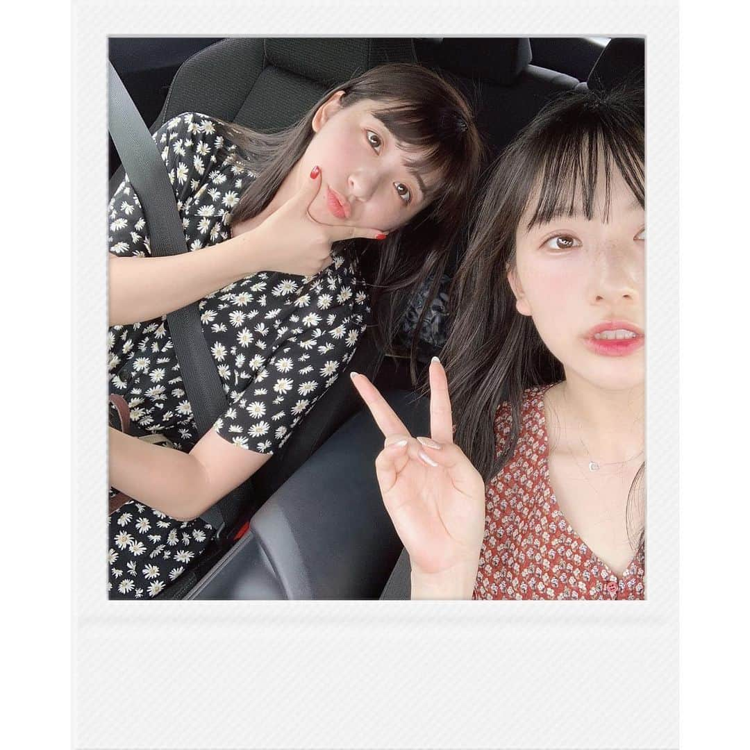 越智ゆらの（ゆらゆら）さんのインスタグラム写真 - (越智ゆらの（ゆらゆら）Instagram)「．﻿ ﻿ 昨日はドライブしながら由比ヶ浜へ﻿ ﻿ 海のことは﻿ 幼少期くらげに刺されてから﻿ あまり好きじゃなくなっていたのに、﻿ 今年で大好きになっちゃって、﻿ また行きたくなったのでまろをお誘い。﻿ ﻿ （まあ着いてみたら﻿ なかなか入る気になれず﻿ 足だけ入って帰ってきたのだけど…）﻿ ﻿ ﻿ ﻿ ﻿ 来年またどこか﻿ 綺麗な海のある場所に行けるといいな﻿ いこう﻿ ﻿ ﻿ ．」8月22日 6時54分 - yula1018