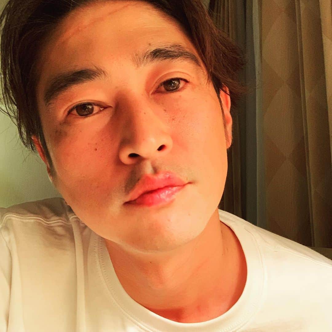 窪塚洋介のインスタグラム：「I shaved my beard for new work. I feel myself ten years younger.lol」